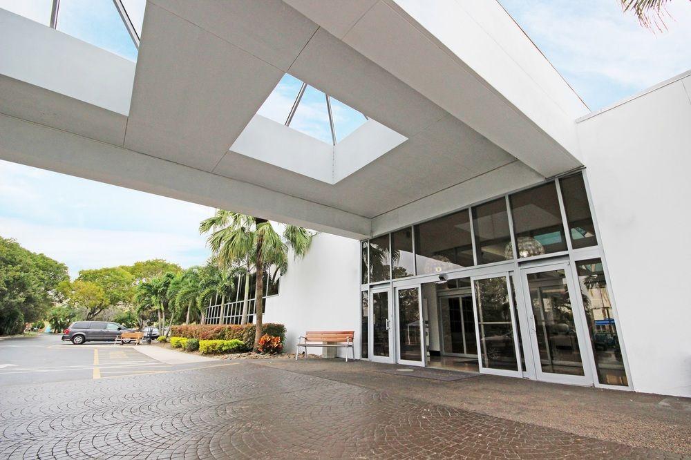 Sawgrass Grand Hotel And Suites Sports Complex Sunrise Bagian luar foto