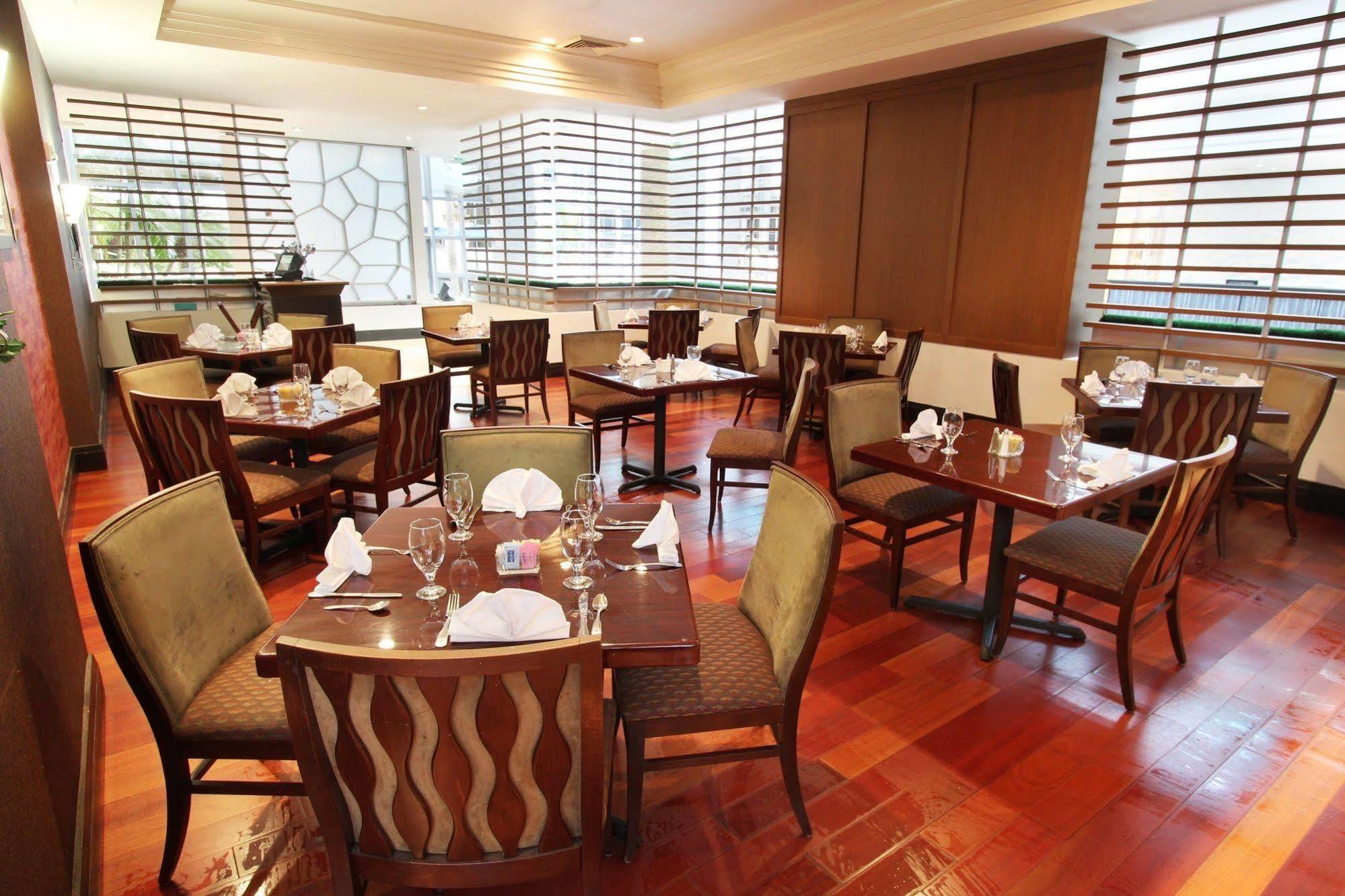 Sawgrass Grand Hotel And Suites Sports Complex Sunrise Bagian luar foto