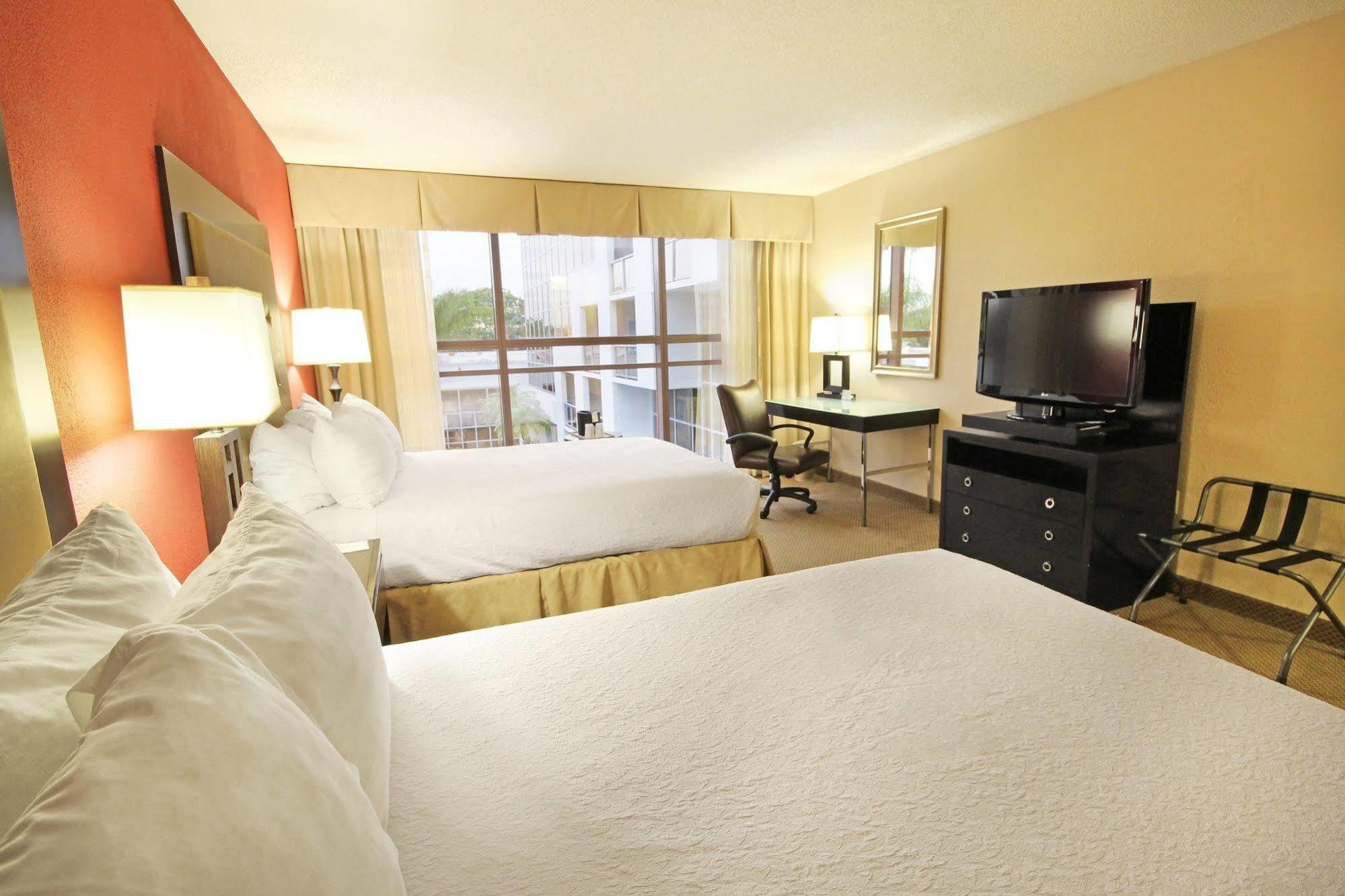 Sawgrass Grand Hotel And Suites Sports Complex Sunrise Bagian luar foto